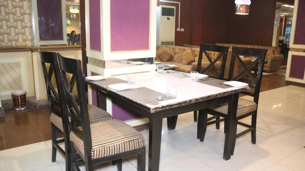 Hotel Tourist Inn Lahore Buitenkant foto