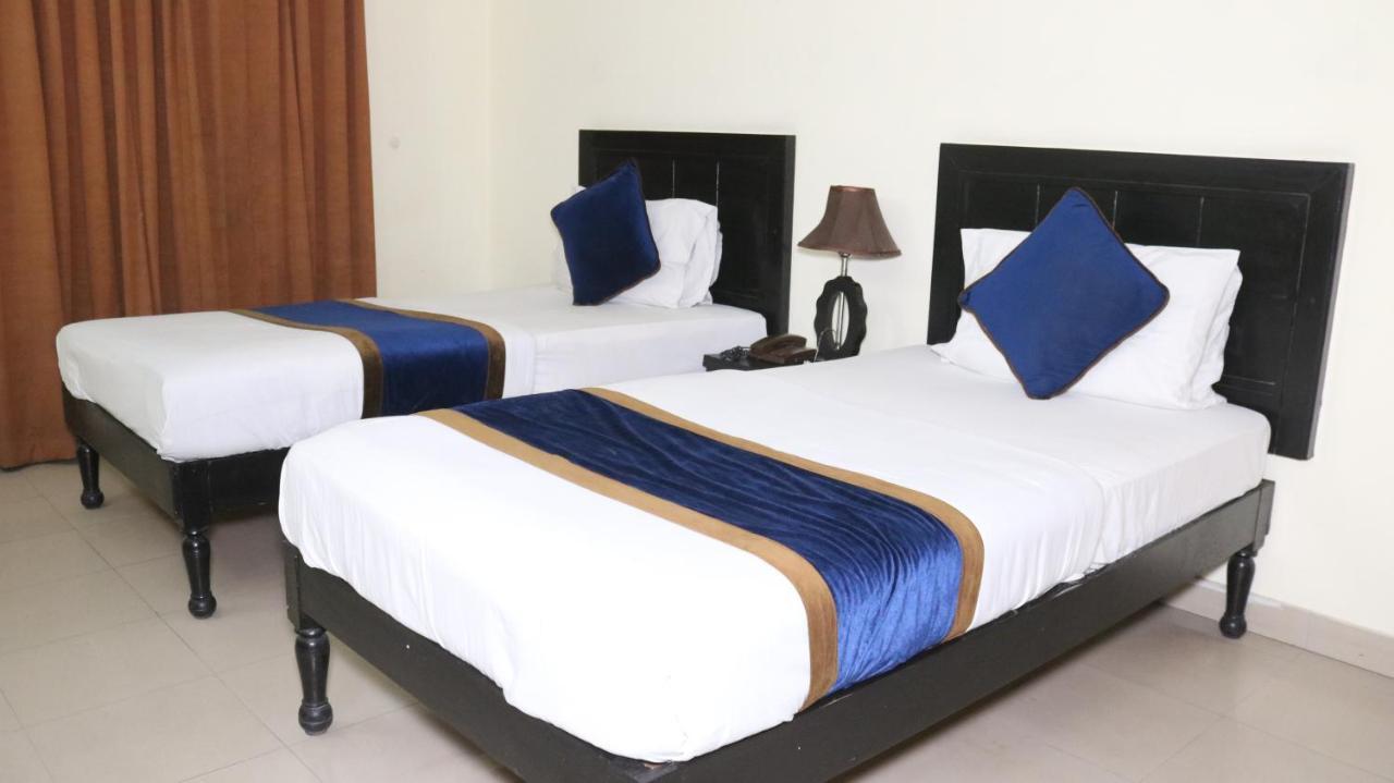 Hotel Tourist Inn Lahore Buitenkant foto