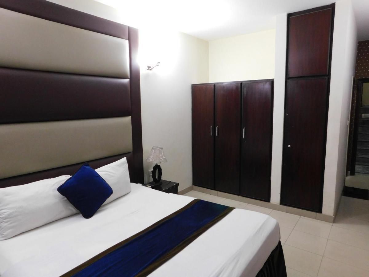 Hotel Tourist Inn Lahore Buitenkant foto