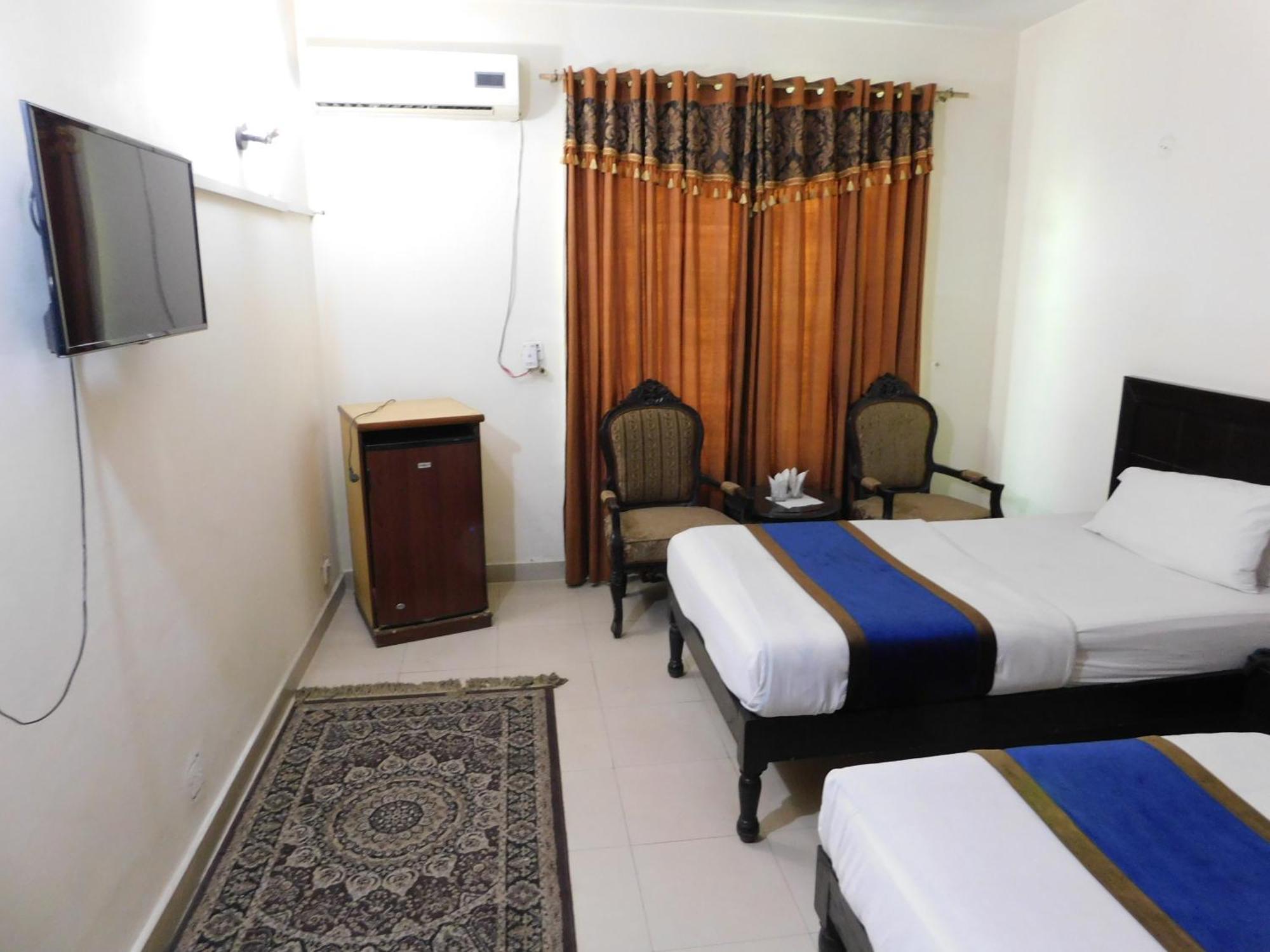 Hotel Tourist Inn Lahore Buitenkant foto