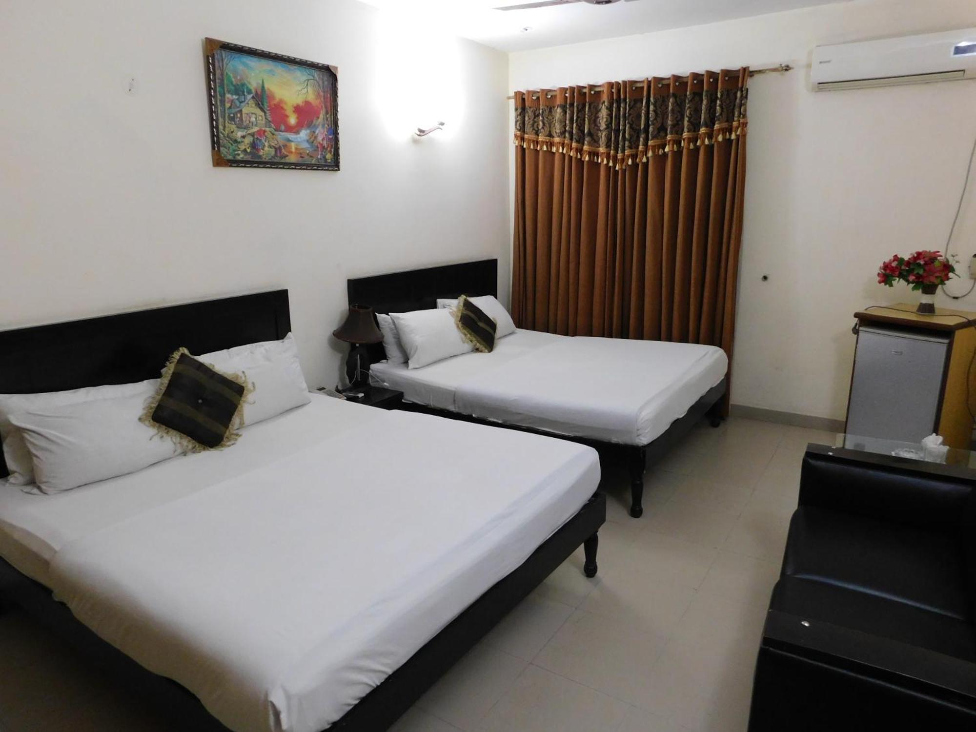 Hotel Tourist Inn Lahore Buitenkant foto