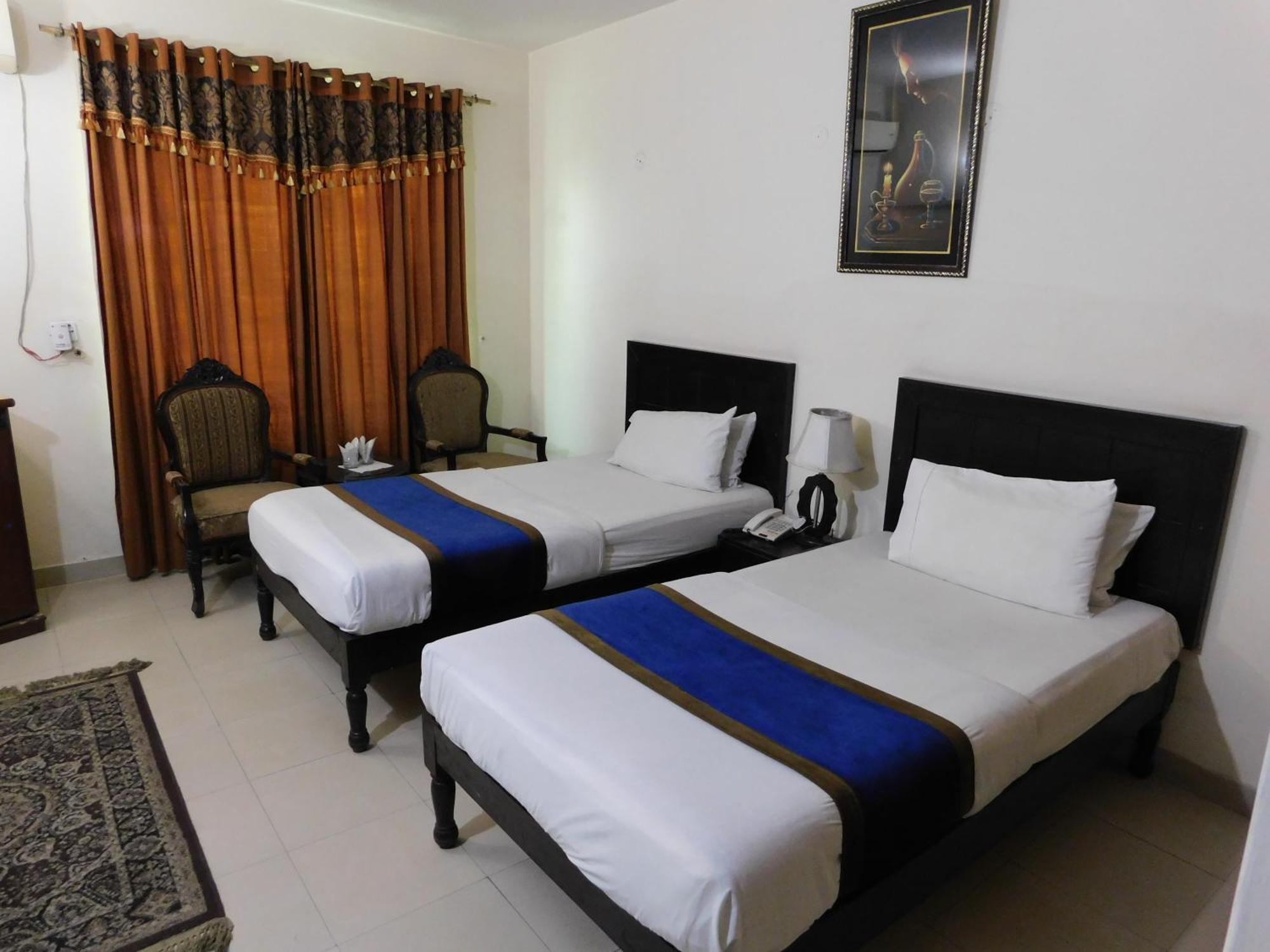 Hotel Tourist Inn Lahore Buitenkant foto