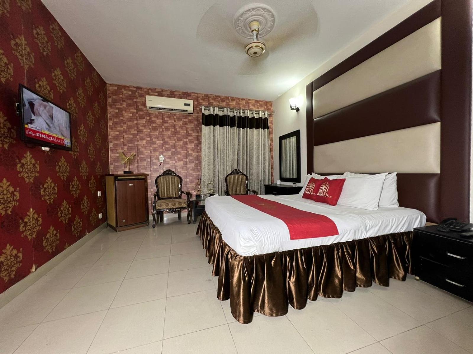 Hotel Tourist Inn Lahore Buitenkant foto