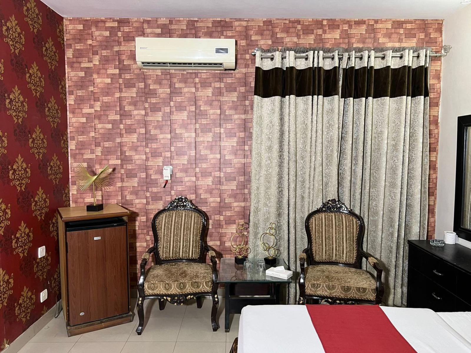 Hotel Tourist Inn Lahore Buitenkant foto