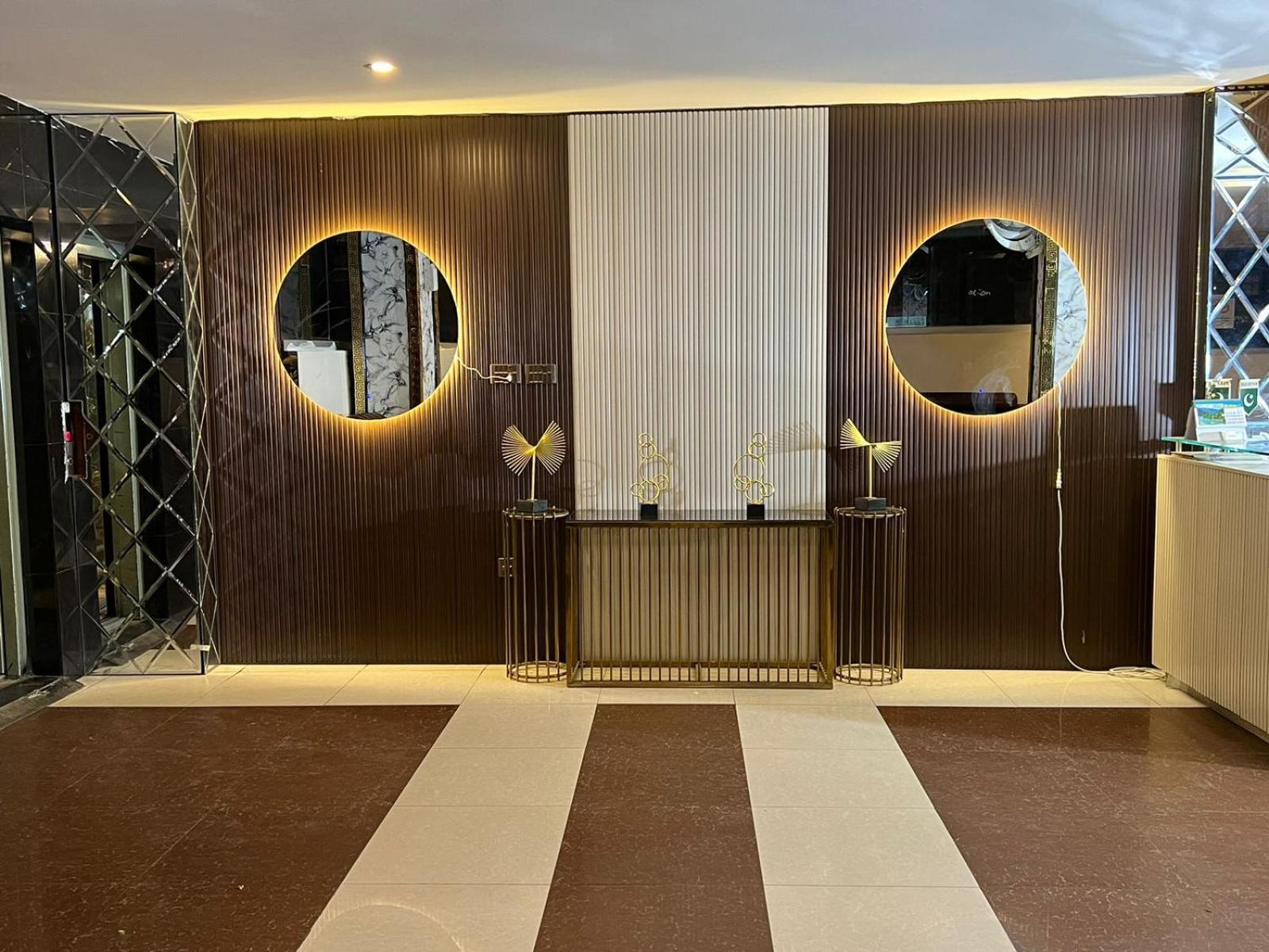 Hotel Tourist Inn Lahore Buitenkant foto