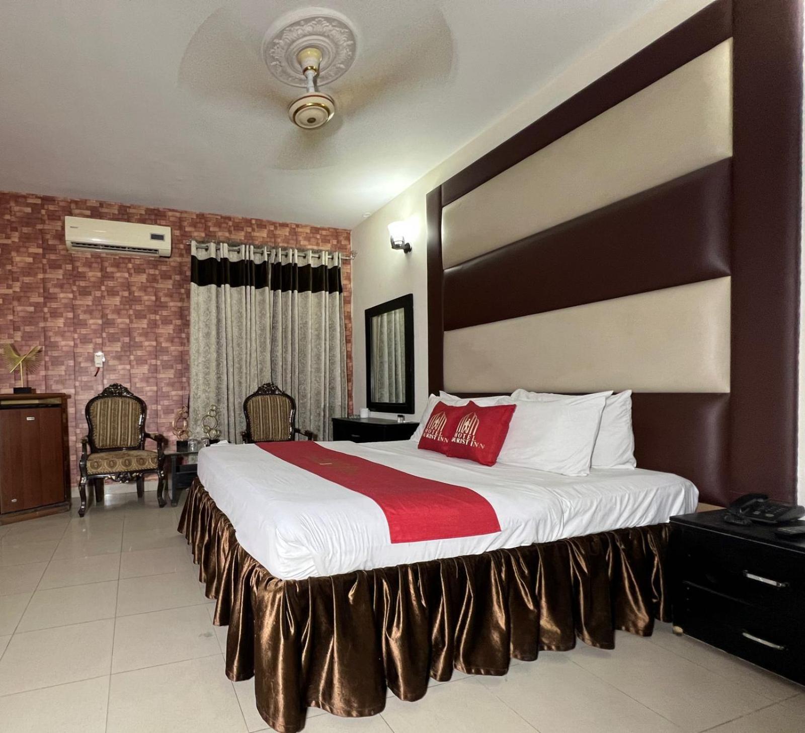 Hotel Tourist Inn Lahore Buitenkant foto