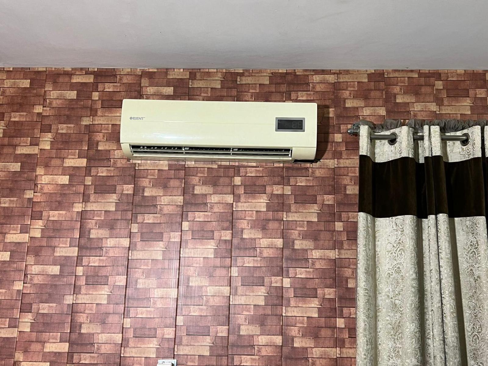 Hotel Tourist Inn Lahore Buitenkant foto