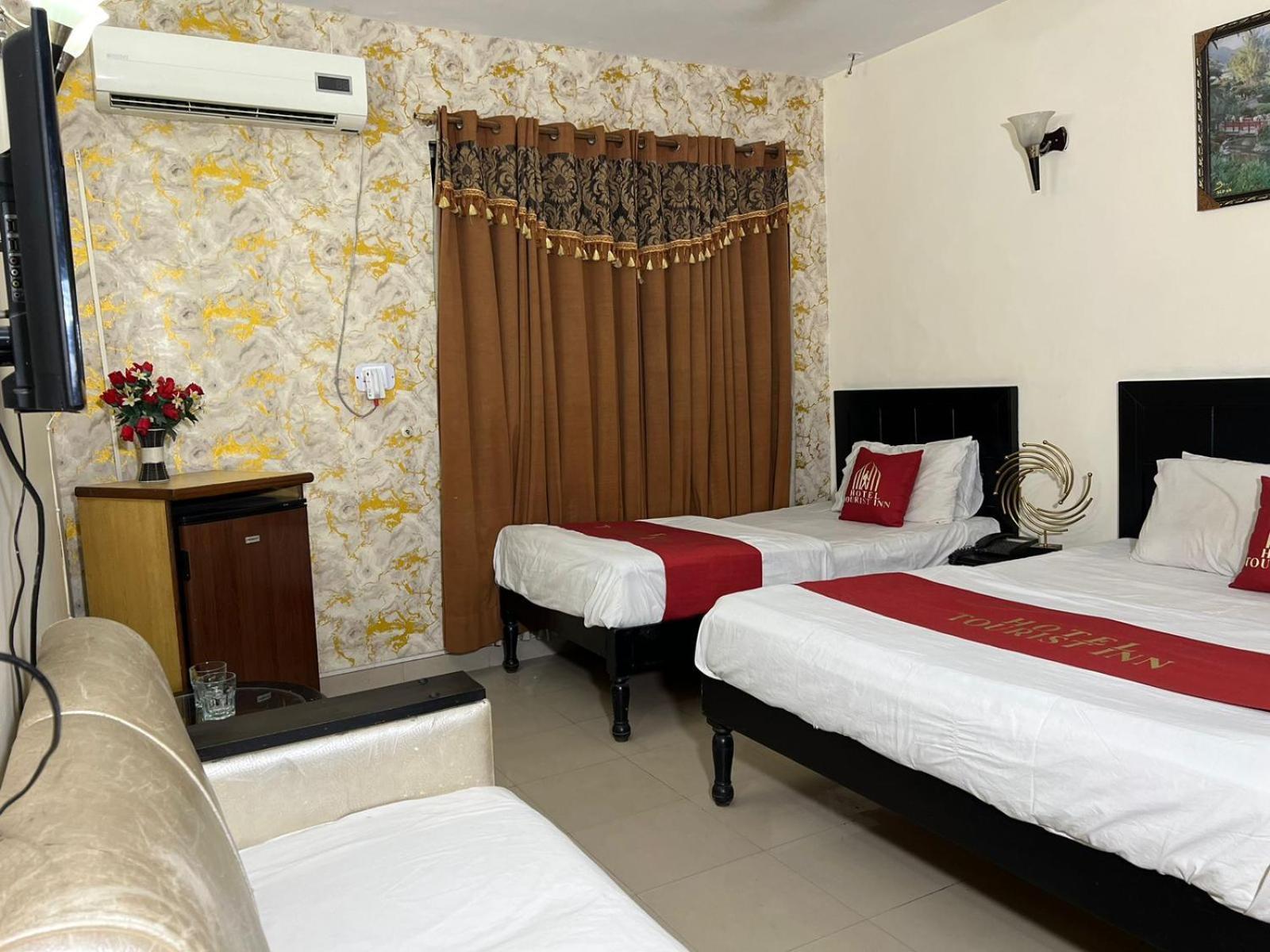 Hotel Tourist Inn Lahore Buitenkant foto