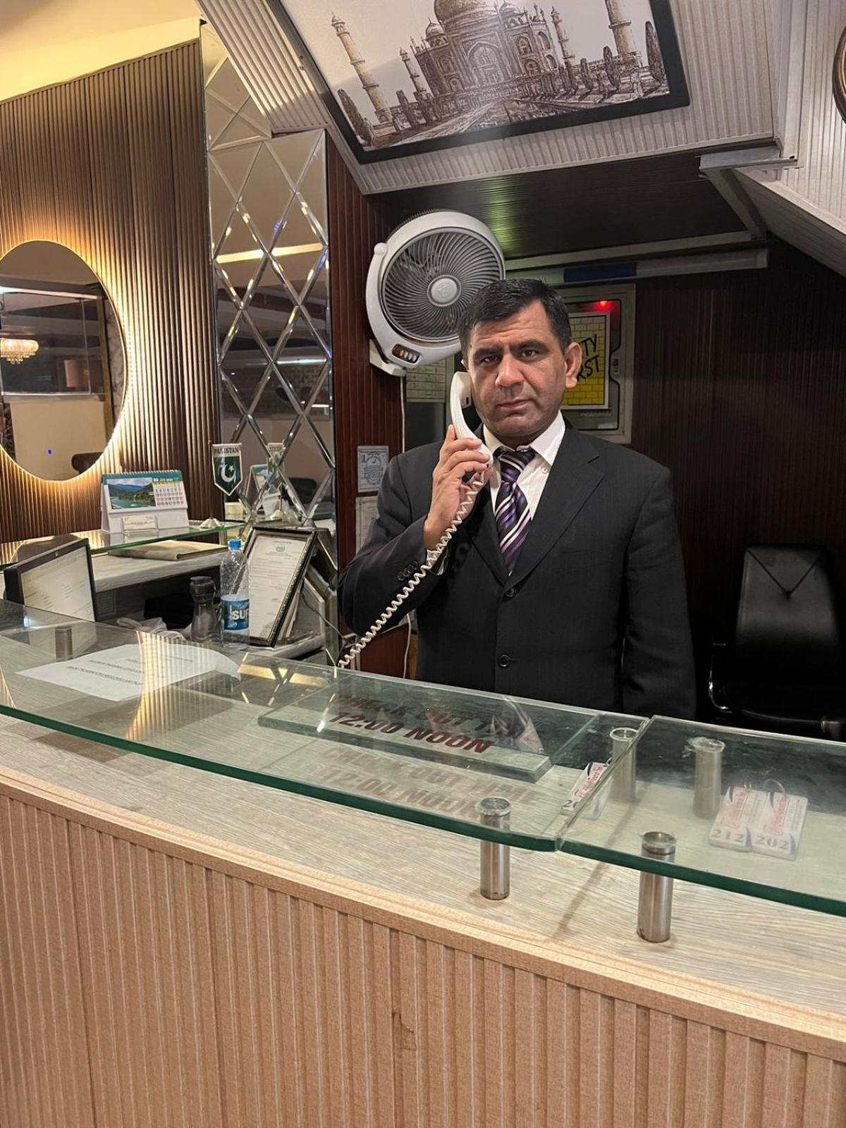 Hotel Tourist Inn Lahore Buitenkant foto